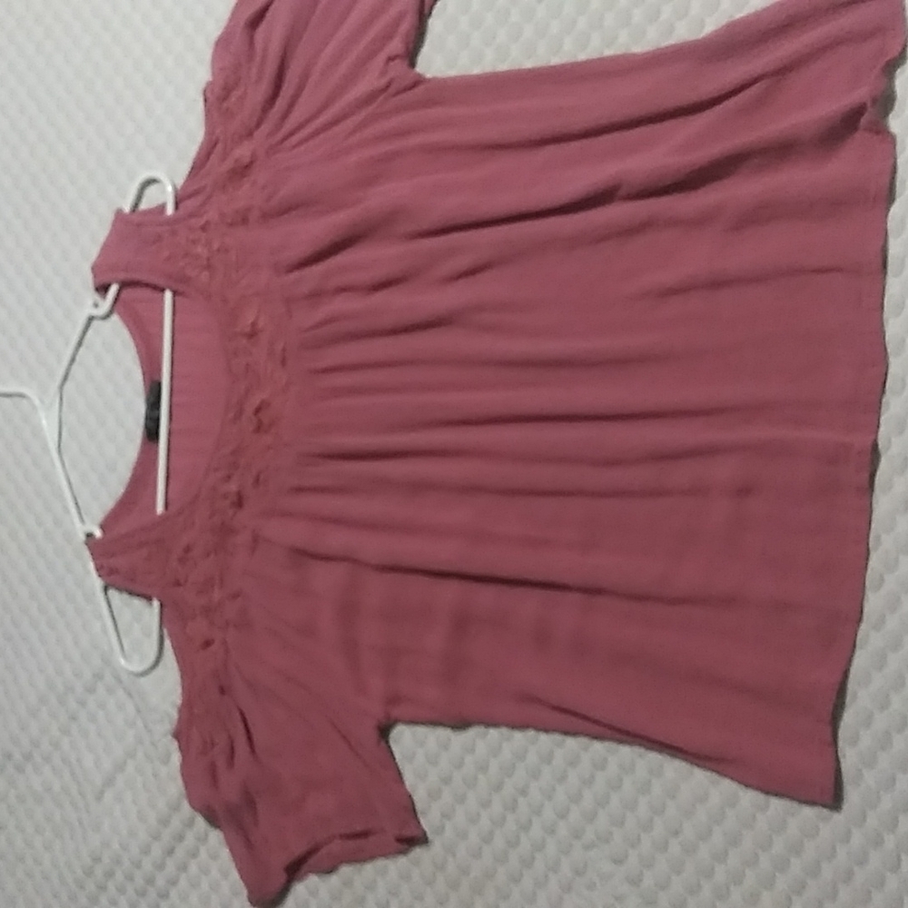 Earl Jeans off shoulder shirt